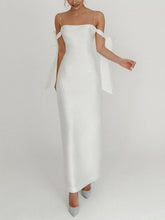 Elegantes Abendkleid mit überschnittener Schulter und Perlen